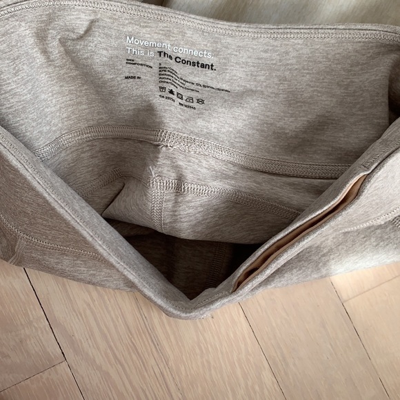 Aritzia TNA Leggings - Picture 3 of 6